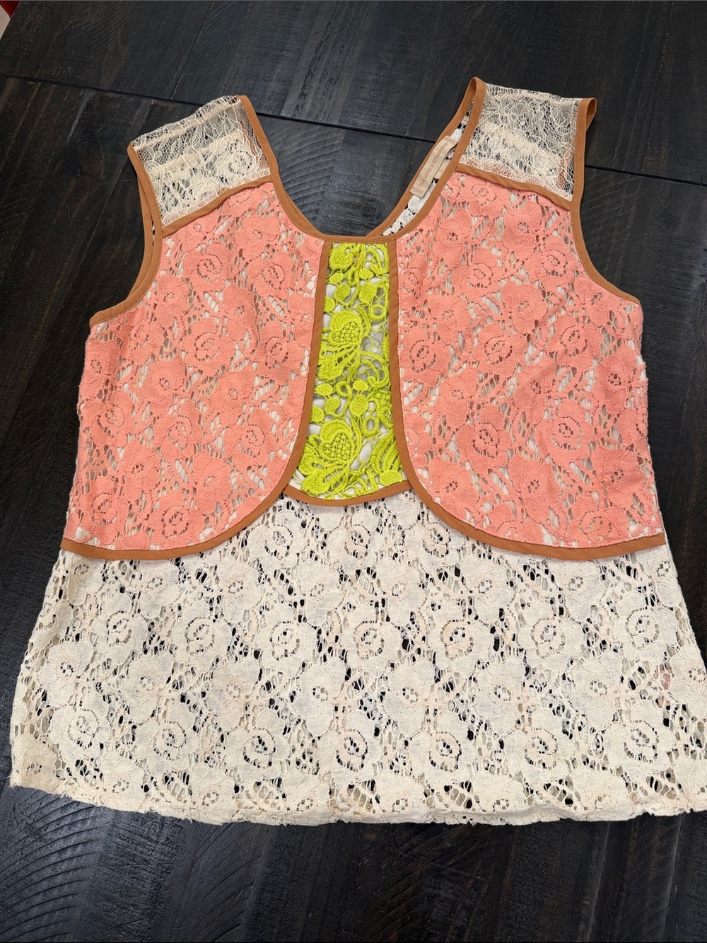 Champagne & Strawberry Colorblock Lace Sleeveless Tank Top | Size M
